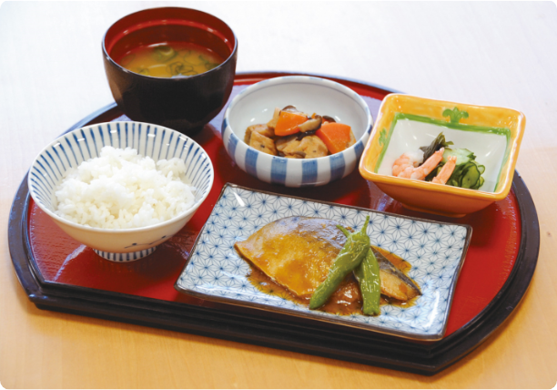 入浴サービスと健康状態に応じたおいしい食事を提供します